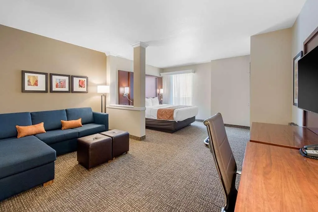Comfort Suites Denver International Airport 3*,