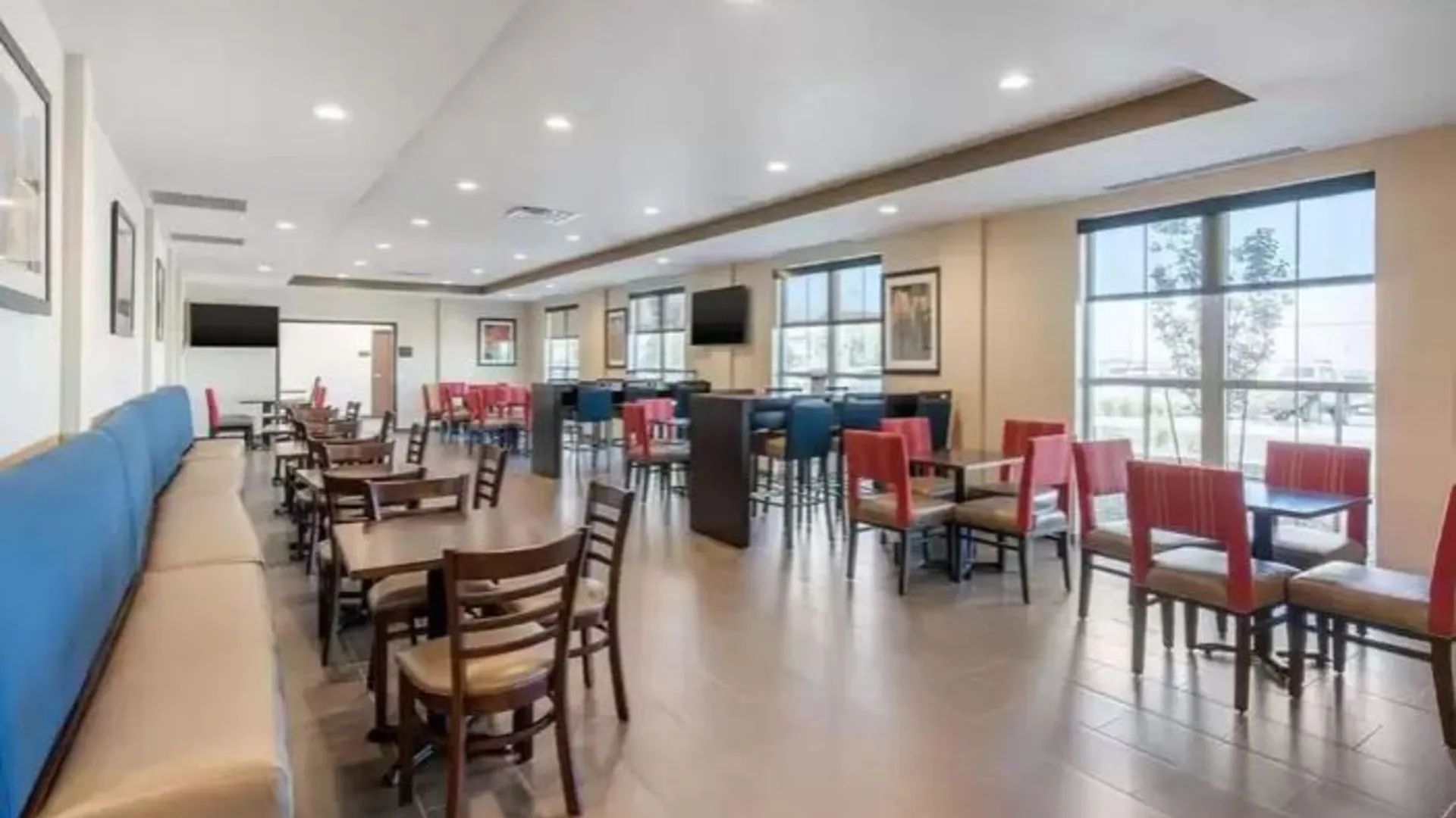 Comfort Suites Denver International Airport 3*,